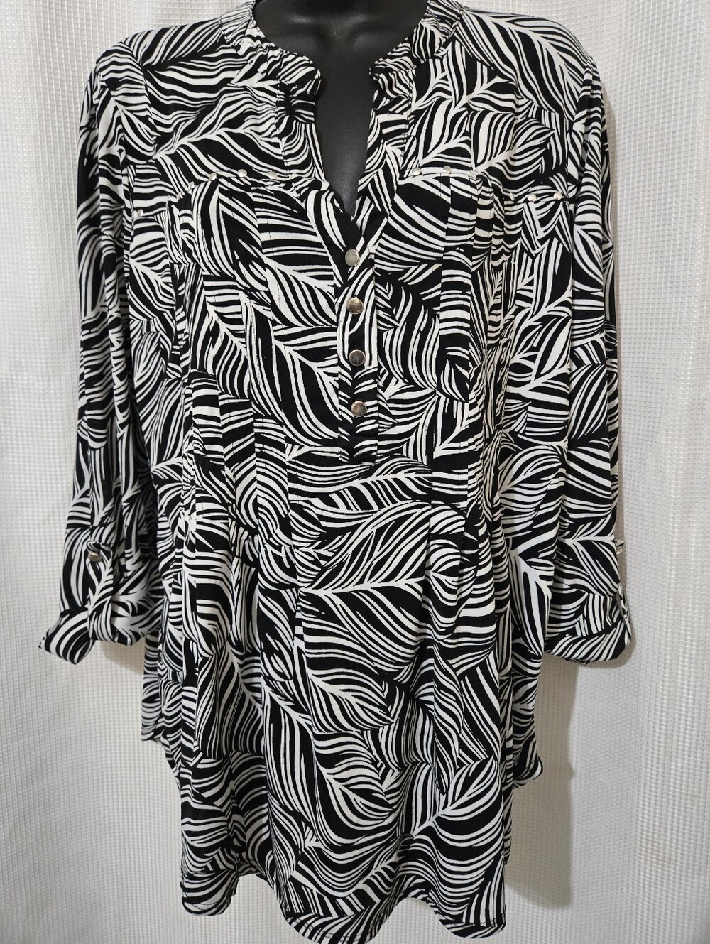Cocomo Black & White Leaf-Print Tunic Top